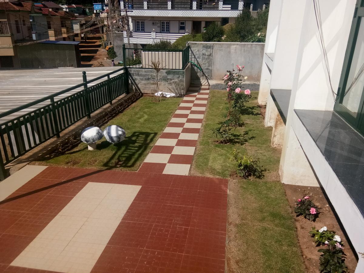Skyblue Resort Udagamandalam Exterior foto